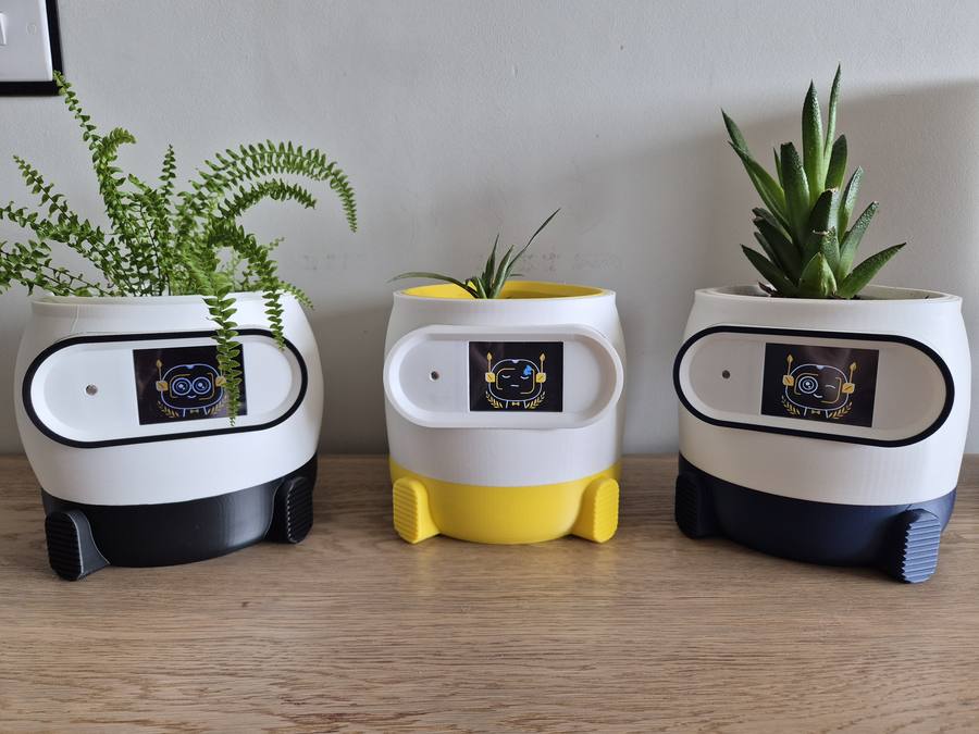 Real Peppy pots in Black, Yellow and Dark Blue